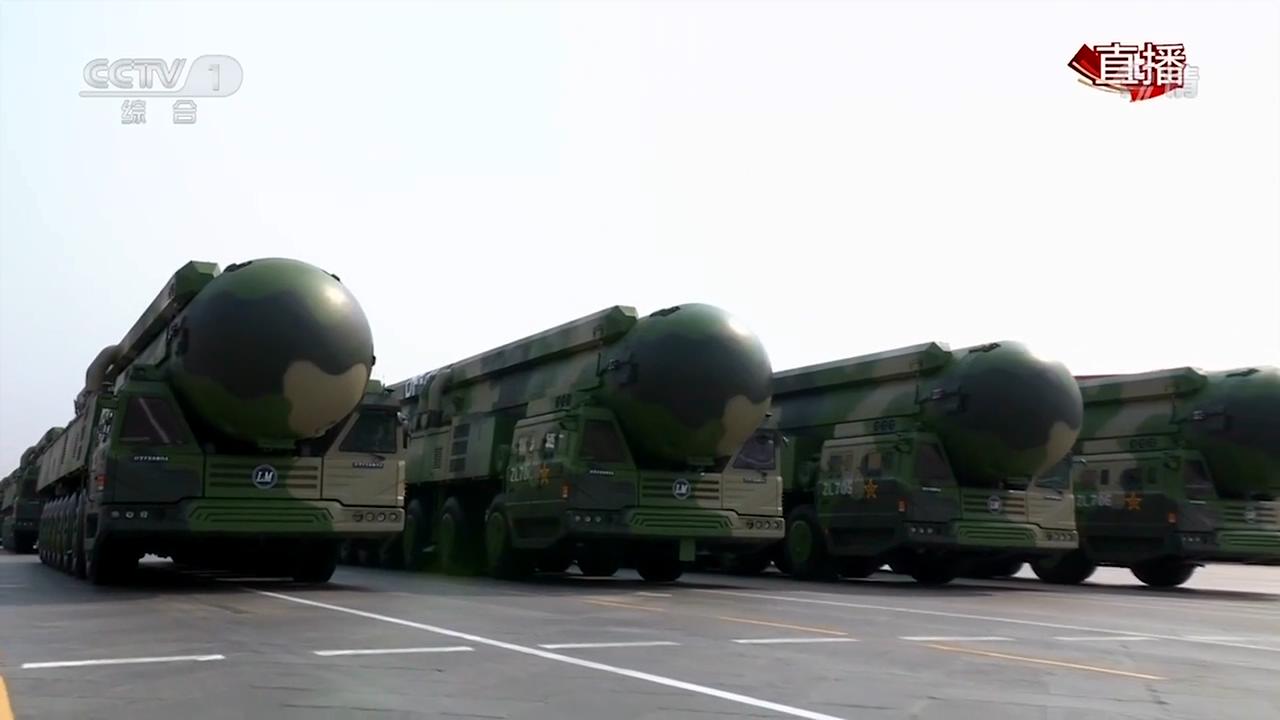 东风-41核导弹首次公开亮相