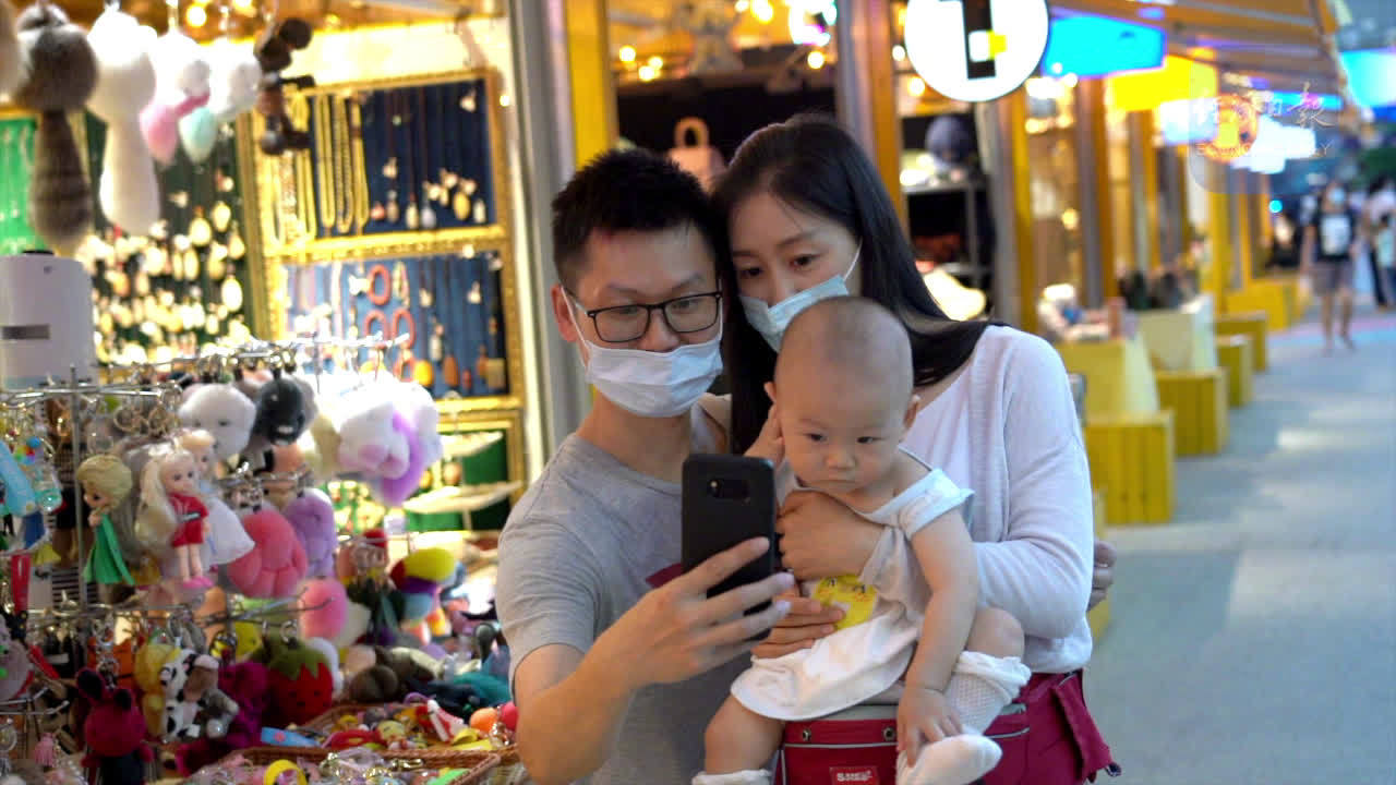 北京重启消费季点亮夜经济 京城商业又恢复了往日的生机和活