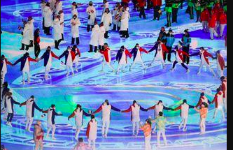 北京冬奥会闭幕式 运动员鸟巢大型派对现场！这里没有国界、没有隔阂，只有欢乐！